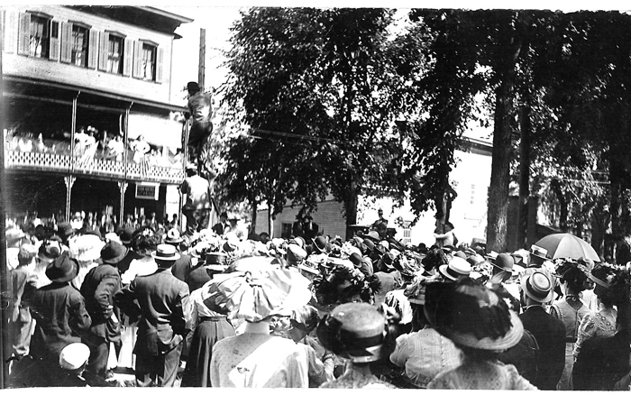 3 J Crowd in front of Erwin Library